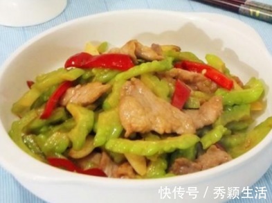 朋友们|苦瓜跟它是绝配,清热去火又降脂,5分钟简单炒一炒,天天吃不腻