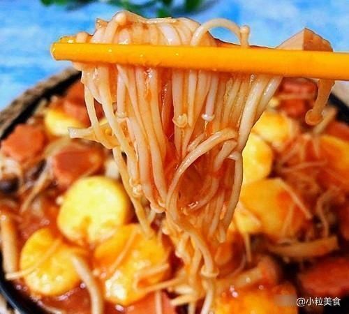 金针菇豆腐锅|豆腐跟它一起煮，清热润燥营养开胃，夏天来一碗比肉好吃