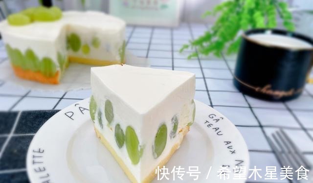 好吃不腻酸奶慕斯蛋糕，酸酸甜甜的青提鲜嫩爽口，口感太好了！