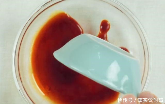 生蚝这样做还是第一次见,鲜嫩爽口,香辣味美,比烤生蚝还好吃