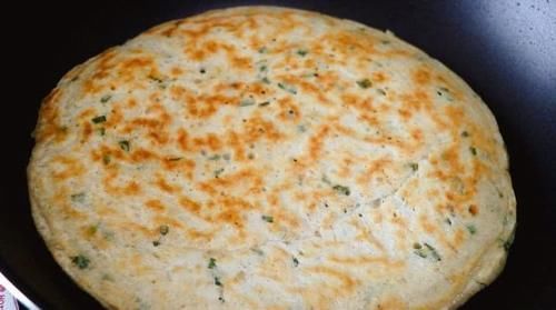 不需要揉面,这是懒人葱花饼的做法,简单3步就能搞定,外酥里软