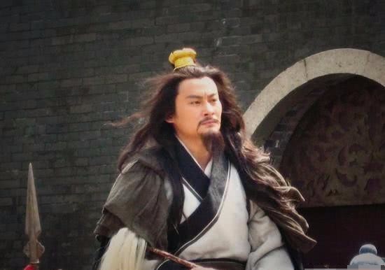 巨头|梁山好汉哪三个人可以完胜二龙山三巨头?当时没上梁山的不算?