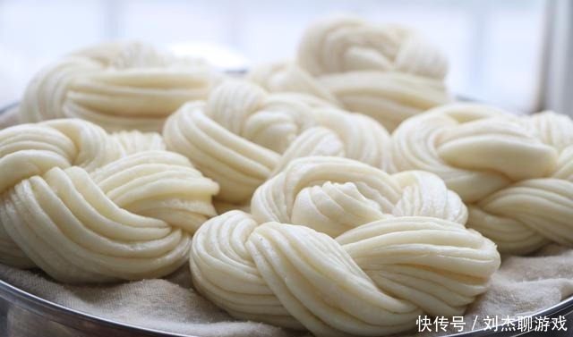 花卷别再用筷子了，学会新做法，层次多更好吃，颜值高到离谱！