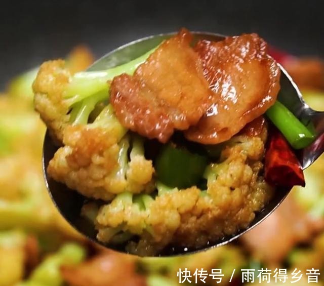干锅花菜这么做，色泽鲜亮嫩黄，肉汁与花菜相互渗透，香辣又爽口！