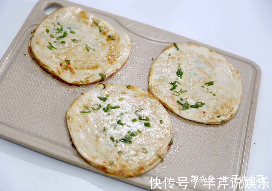 葱花饼吃了几十年，第一次发现如此妙招，太棒了！又快又好层层酥
