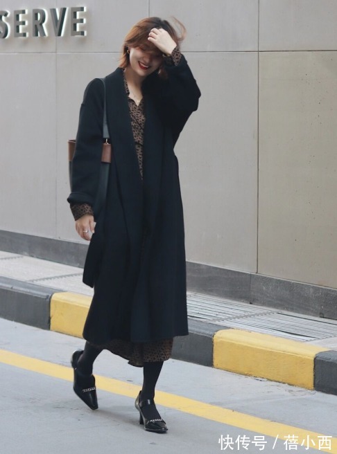 下半身|时髦的小个子女生今年都穿尖头鞋,精致大方还耐看,瞬间显高10cm