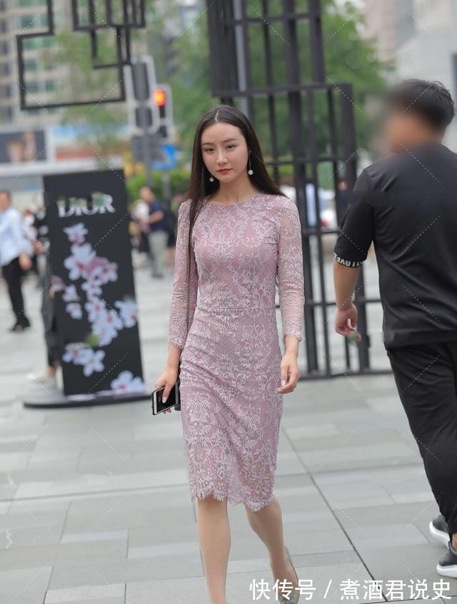 小技巧 空心修身长裙，穿在身上尽显优雅，选择优雅长裙的小技巧！