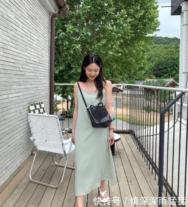 小楠 清透感更清爽迷人!女生夏日浅牛油果色日常搭配推荐!