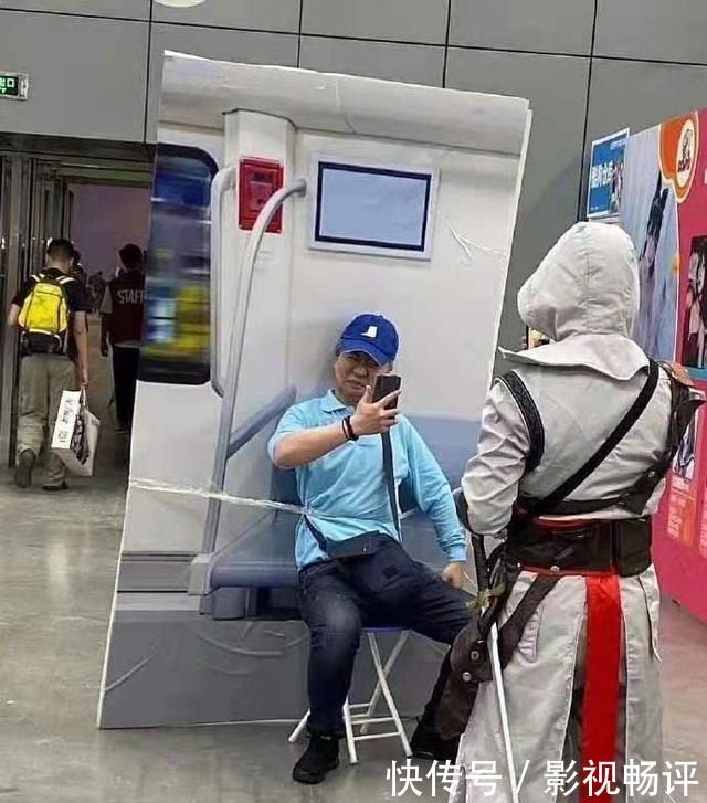 比“泰国小哥”还要简易的Cos,这个表情你至少得笑一天