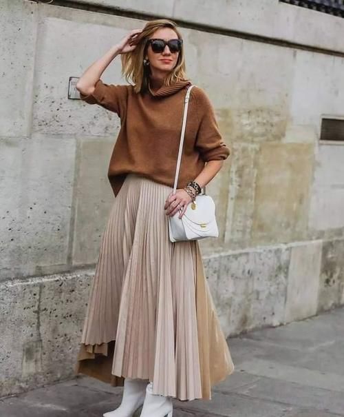 最近火了一种穿法：毛衣+半身裙，照着穿不会出错，温暖整个春天