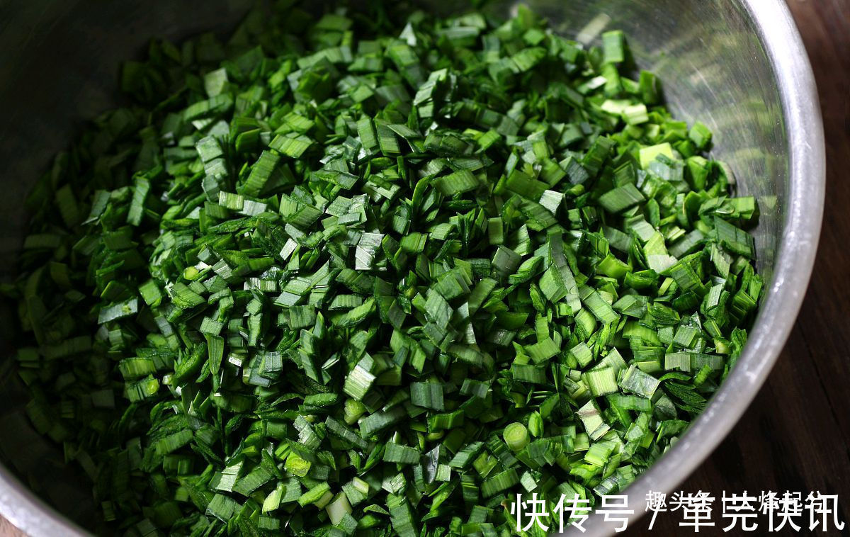 鲜香|用韭菜包饺子，教你几招，鲜香好包，不出汤不走味，一做就成功