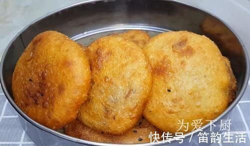 在家面粉别炸油条了，开水一烫，比蛋糕烧饼还香，真的非常美味