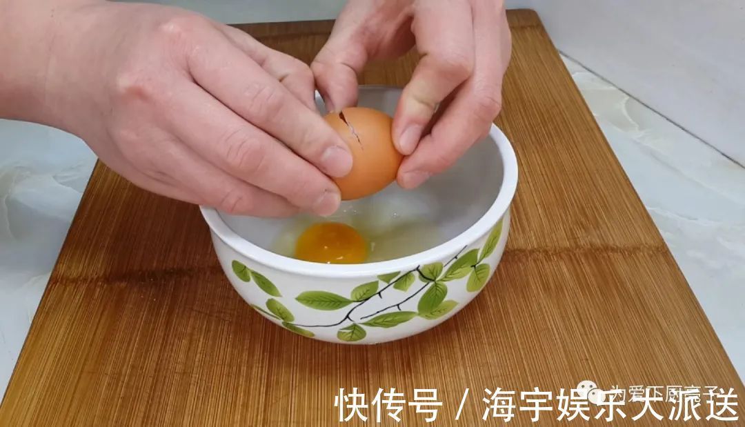 零食|孩子想吃零食不用买，擀一擀切一切，出锅比麻花都好吃，太香了