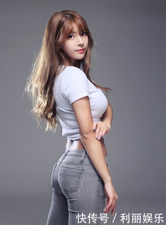 T恤|牛仔裤和T恤一起穿,搭配出中年女性的长腿!