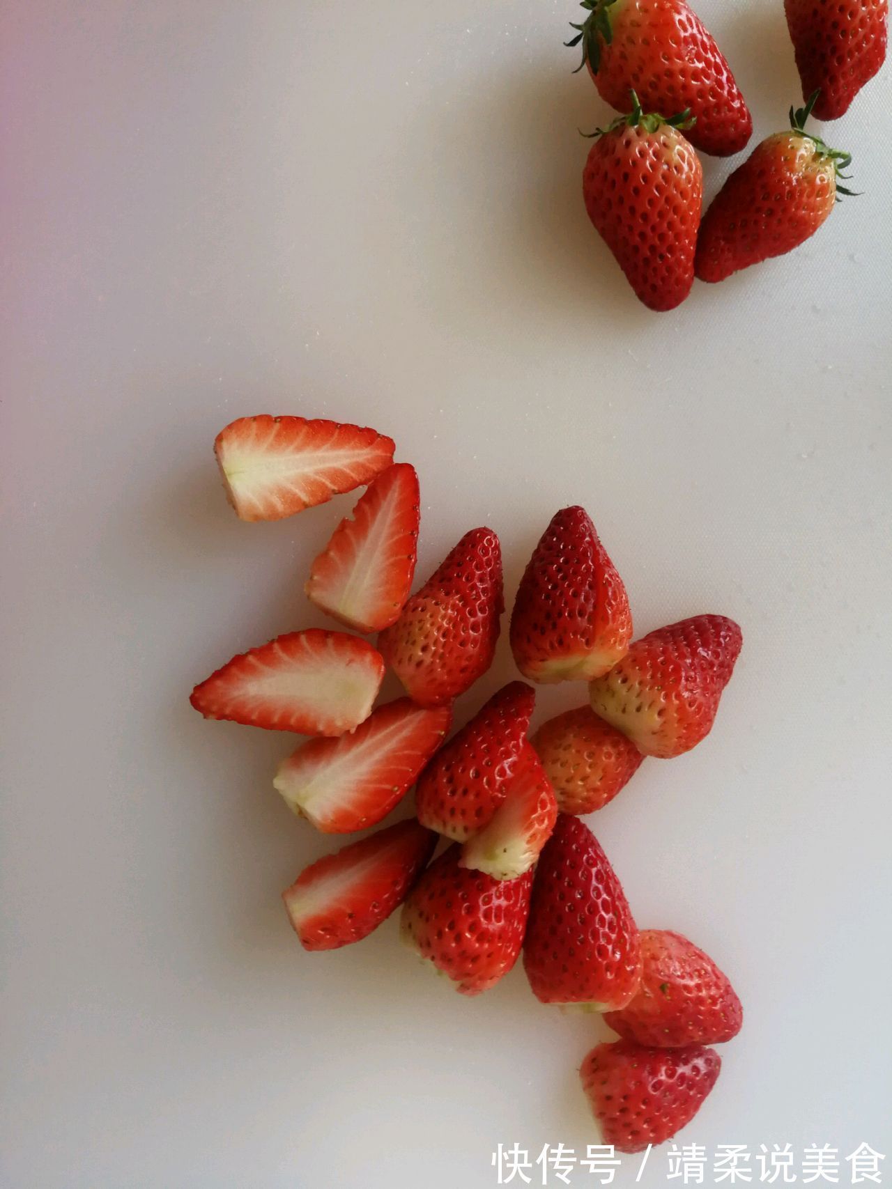 生乳酪草莓慕斯蛋糕,不仅颜值高,味道也甜美