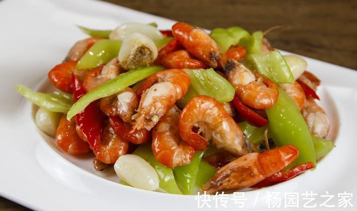 青椒爆炒河虾，营养又简单成本十多块，孩子再也不挑食了