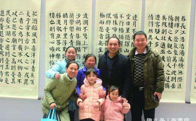 一幅|50岁大妈坚持20年练字,如今一幅字可卖100元,书法家称缺乏灵魂