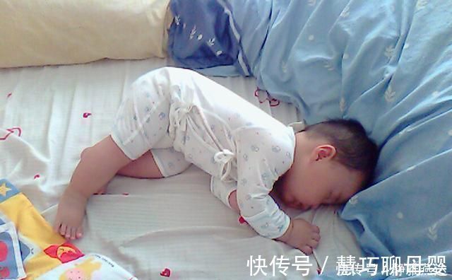 孩子|爸爸一觉醒来发现“娃丢了”,找了一圈,看到孩子后顿时感到后怕