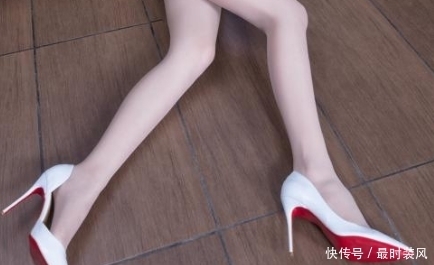 性感的细高跟设计,凸显出时尚的气息