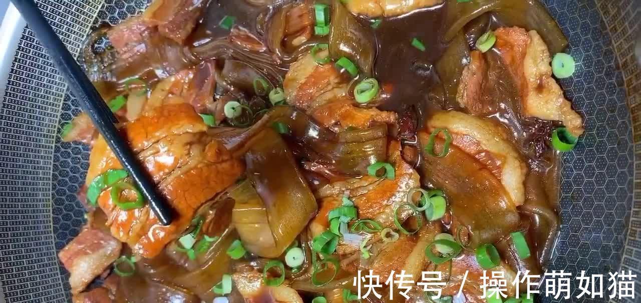 红烧肉炖宽粉，柔软劲道，肉香味浓，东北人从小吃到大的人间美味