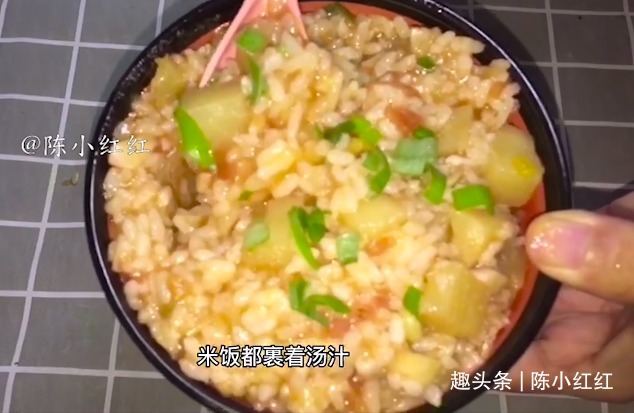 剩米饭别再炒着吃了，换个吃法，酸酸的超级开胃，做法还简单！