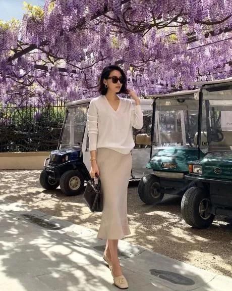 4、50岁的女性春天怎么穿？学“神仙母女”一身白穿搭，太高级