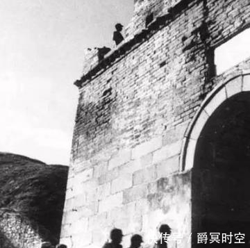 坑道|打仗我不行,演戏你们不行:伪军师长丢下整师,靠化装逃出包围