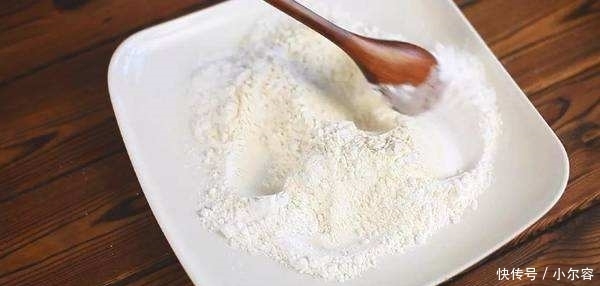 炸带鱼时,用淀粉还是面粉?30年大厨说漏嘴:懂行的人都用它