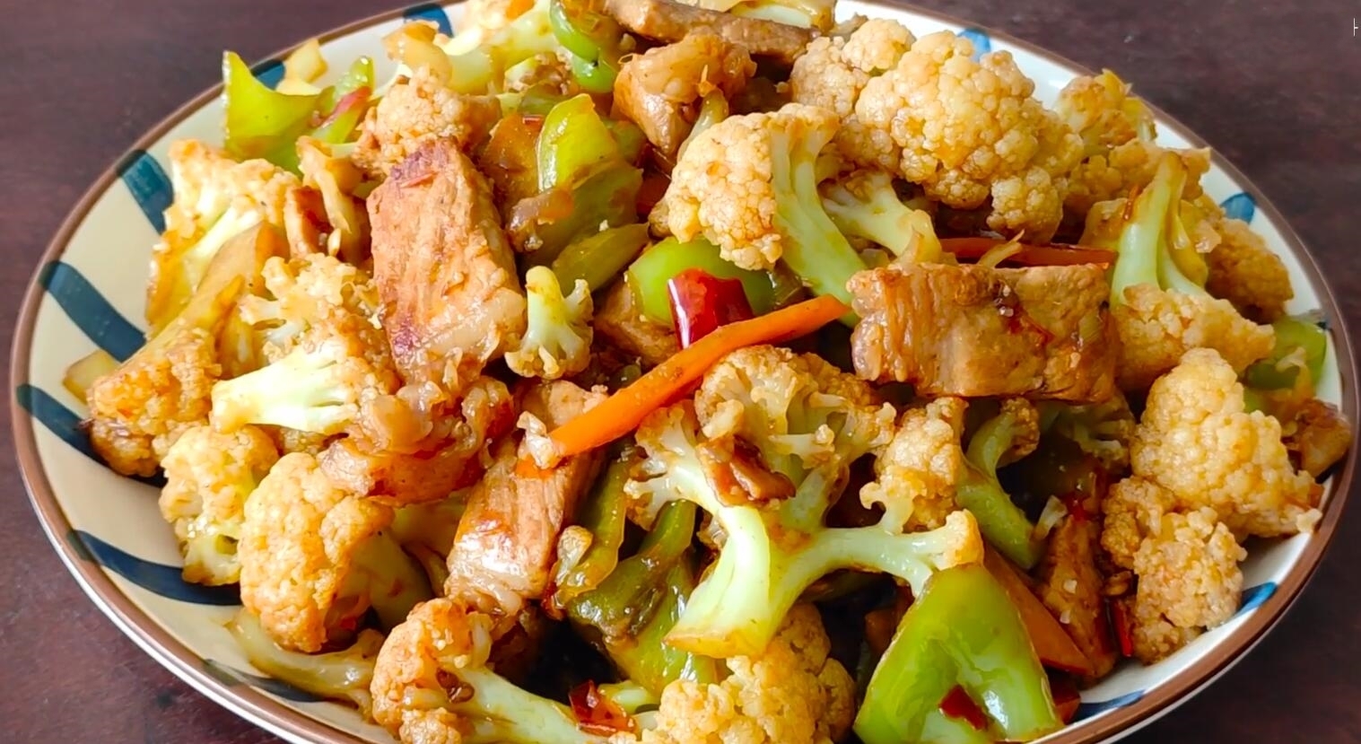 最简单的家常菜花菜炒肉,简单炒一炒,清脆爽口,天天都想吃