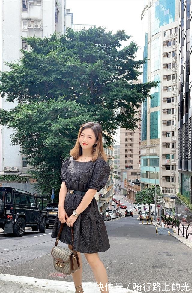 搭配 女人再懒,也别老穿平底鞋,今夏流行“高跟鞋配裙子”,优雅时髦