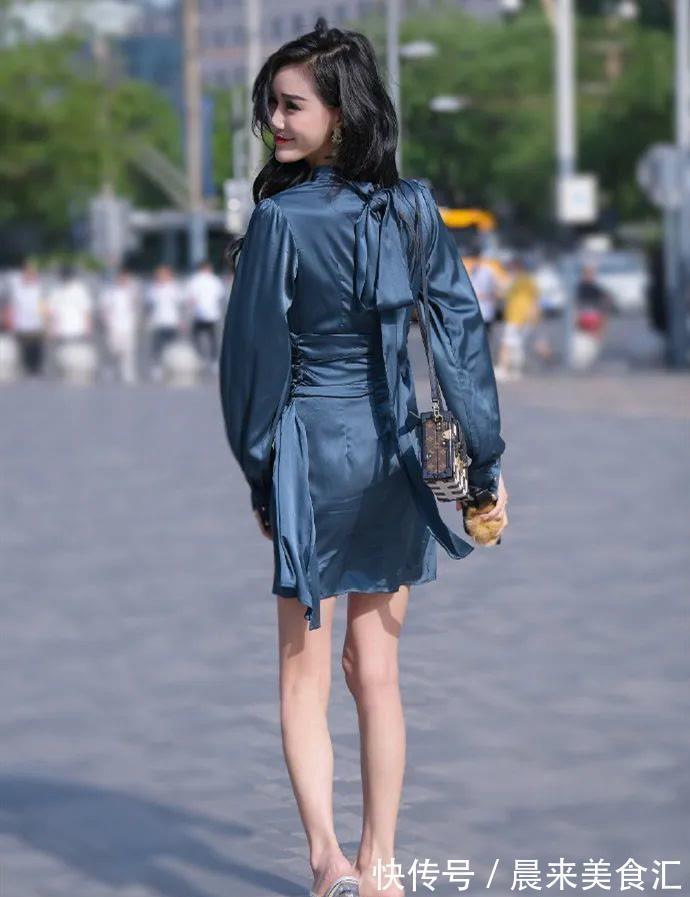 女孩|气质女孩的优雅风穿搭,入秋一身泡泡袖连衣裙搭配,时尚又有魅力