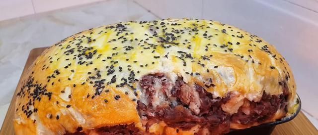 半斤红豆,1斤面粉,不用烤箱,教你做创意红豆包,比发糕还好吃