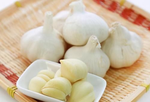 人到中年想长寿，要学会吃3种食物，美容养颜、增强体质！