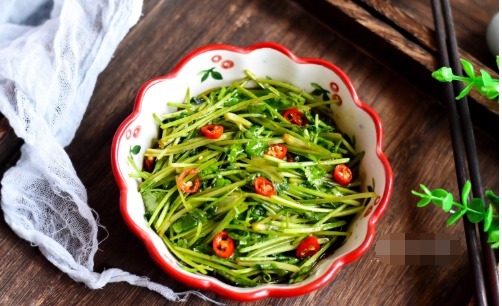 我家|我家过年必吃的一道凉拌菜,一切一拌2分钟做好,开胃下饭解油腻