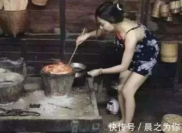 |搞笑趣图:妹子,你看到旁边孩子可怜的眼神了吗?