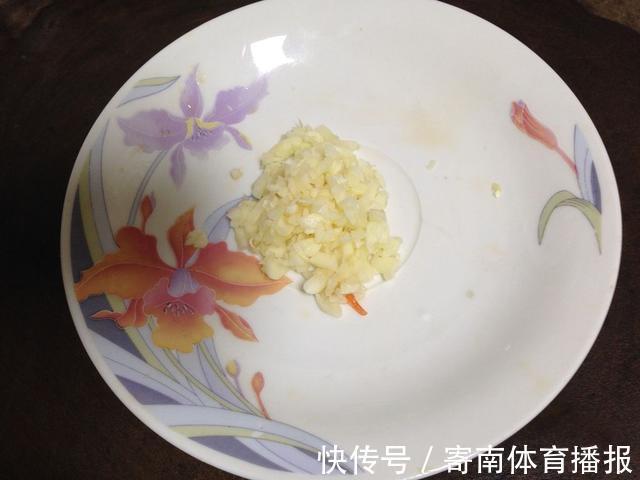 步骤|西瓜皮别再扔了，凉拌西瓜皮：一道不错的爽口小菜，还有清火效果