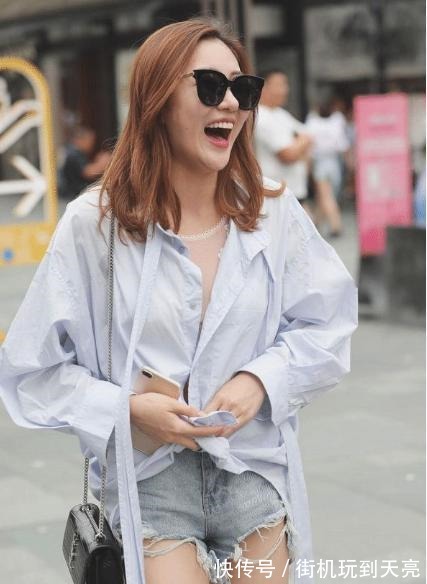 牛仔短裤 浅蓝色衬衣搭配牛仔短裤,青春洋溢,设计感十足!