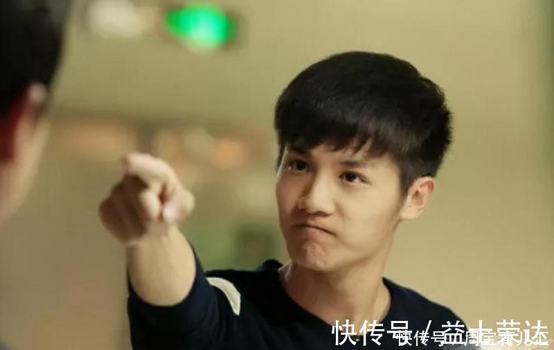 亲子关系|有以下表现的孩子,通常是进入“仇亲期”了,父母应“化敌为友”