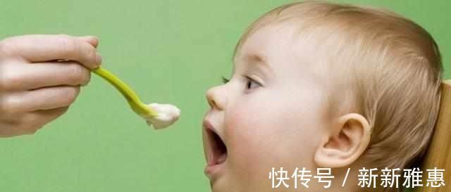 妈妈们|培养宝宝自己吃饭妈妈们牢记这几个小窍门,宝宝吃饭不再难