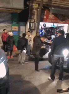 |搞笑GIF:妈呀,这魔鬼的步伐,摔得可不轻