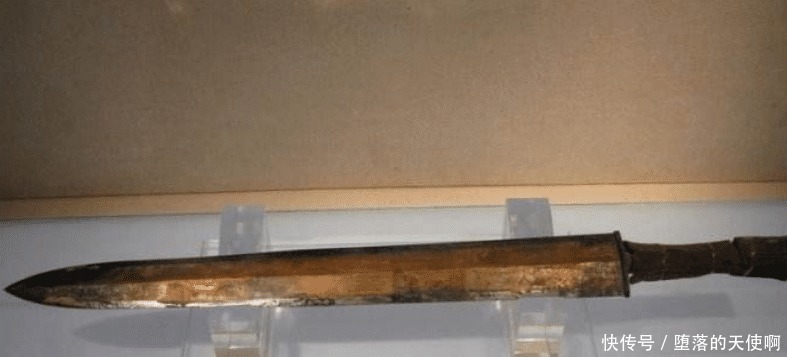 文物专家在街头买下几块断剑,修复后估价2亿人民币!