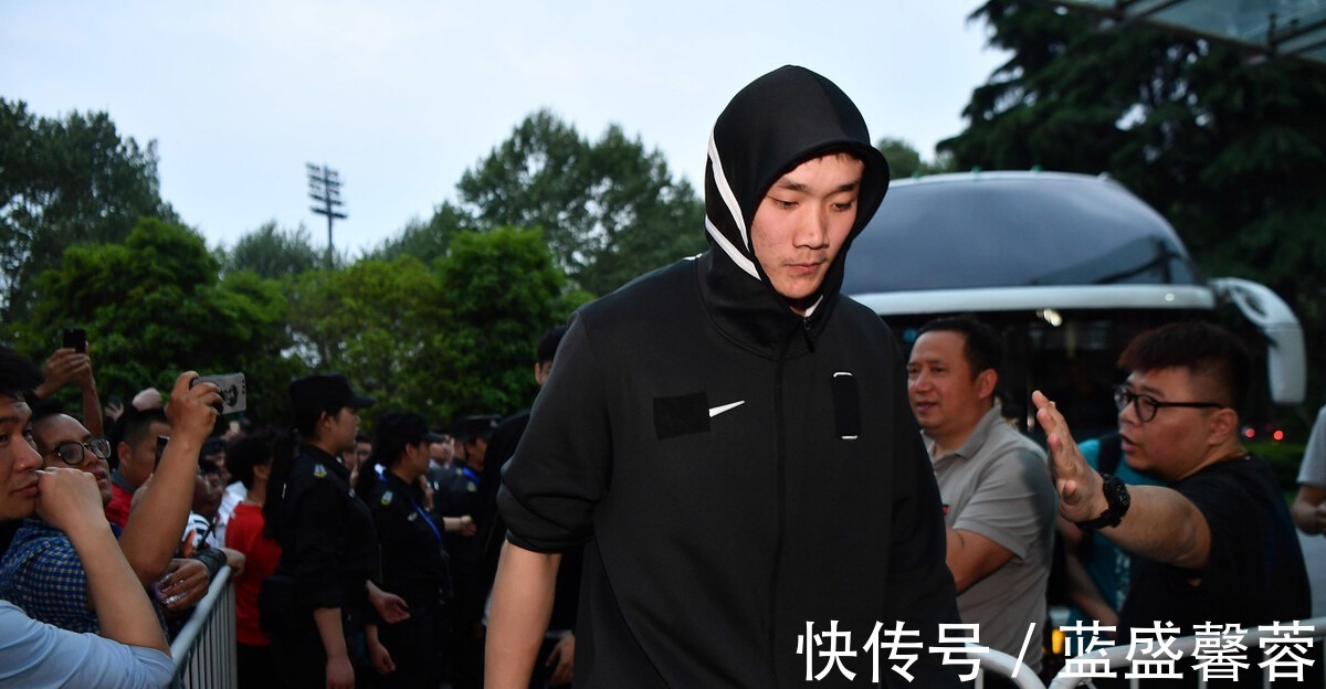 易建联|大反转!丁彦雨航“正式复出”,俱乐部教练组集体官宣,球迷大赞!