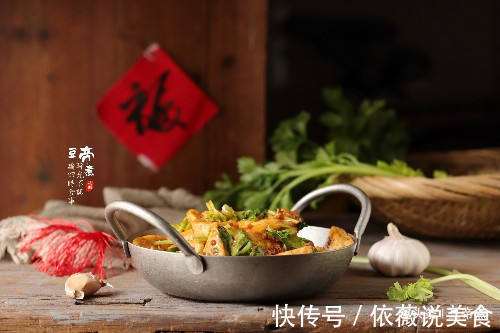 豆腐如此做，外香内嫩，汤汁浓郁，孩子很爱吃，连吃两天还不腻