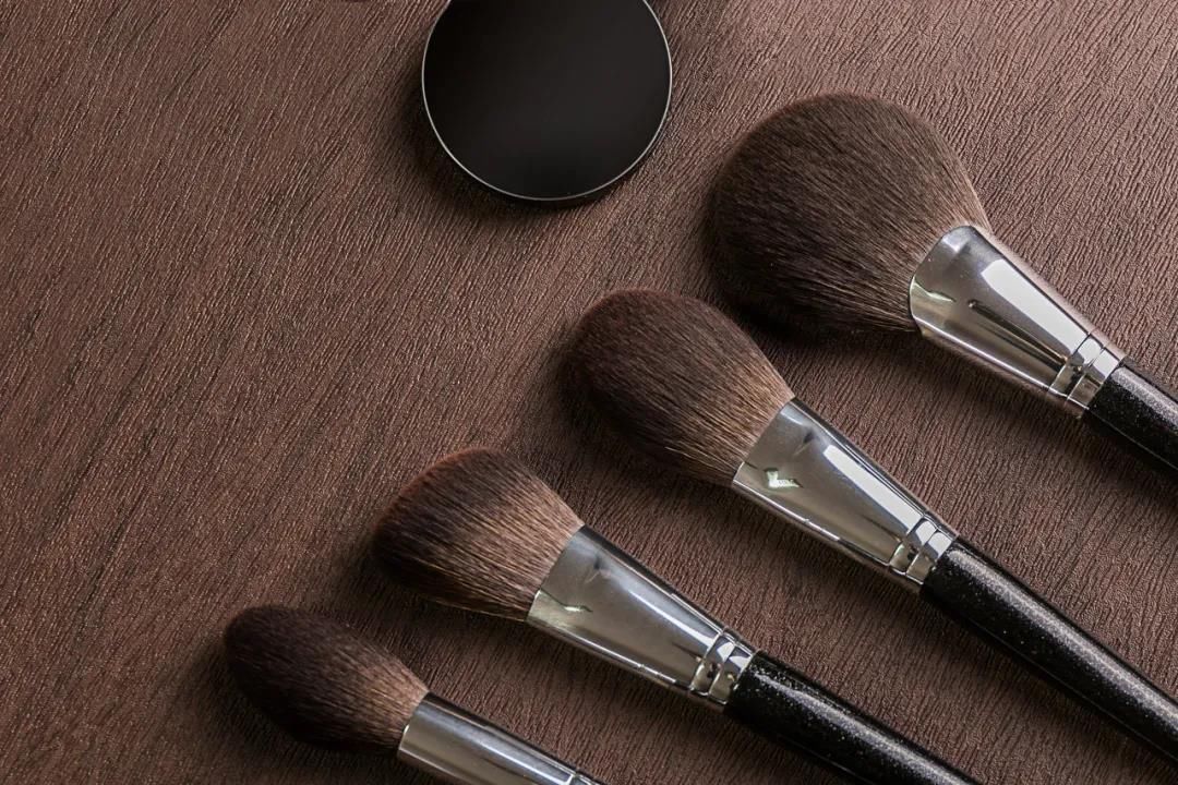 男士|中国男色经济简史：从＂他不配＂到30倍