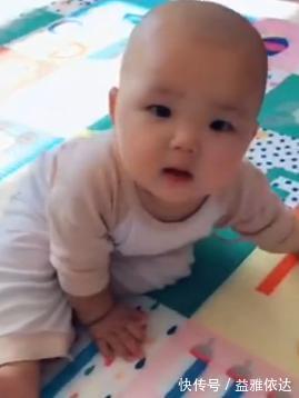 长牙|妈妈被宝宝咬了手,装哭来“博同情”,宝宝的反应却让她暖暖的