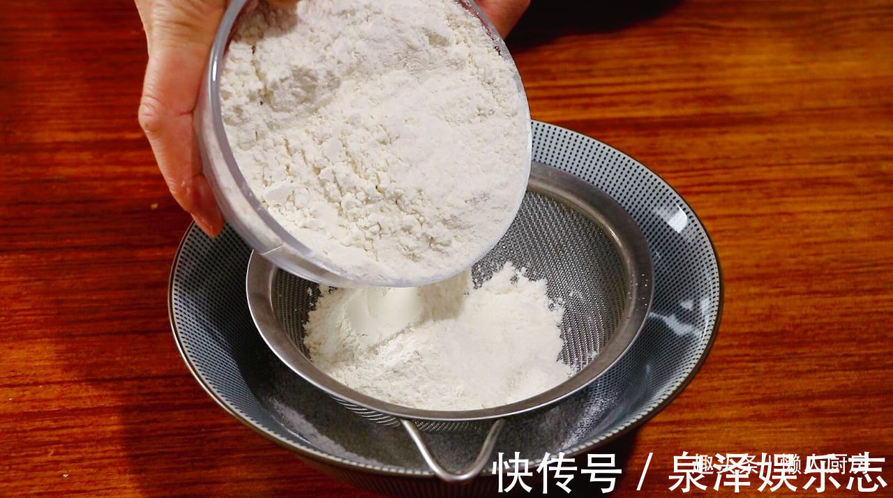 过年吃的茶食不用买,自己在家做,半斤面粉能做好多,又香又脆