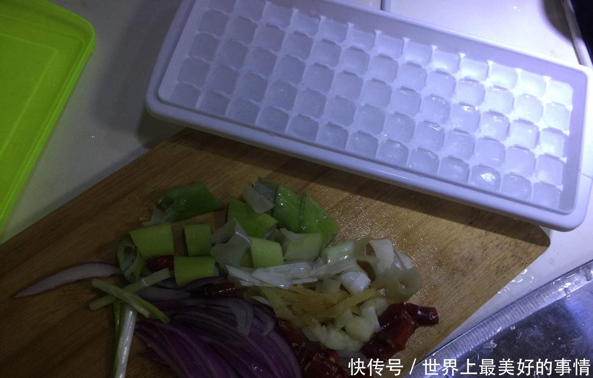 超简单又下饭的爽口凤爪,香辣开胃,一口接着一口停不下来了