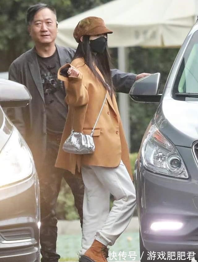 紧身牛仔裤 如今“露脚踝”已经过时了!这才是秋冬正确的穿搭方式,时髦保暖!