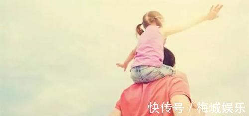 女儿|萌娃一个月没见爸爸，再见面时表情萌翻宝妈，网友：求同款闺女