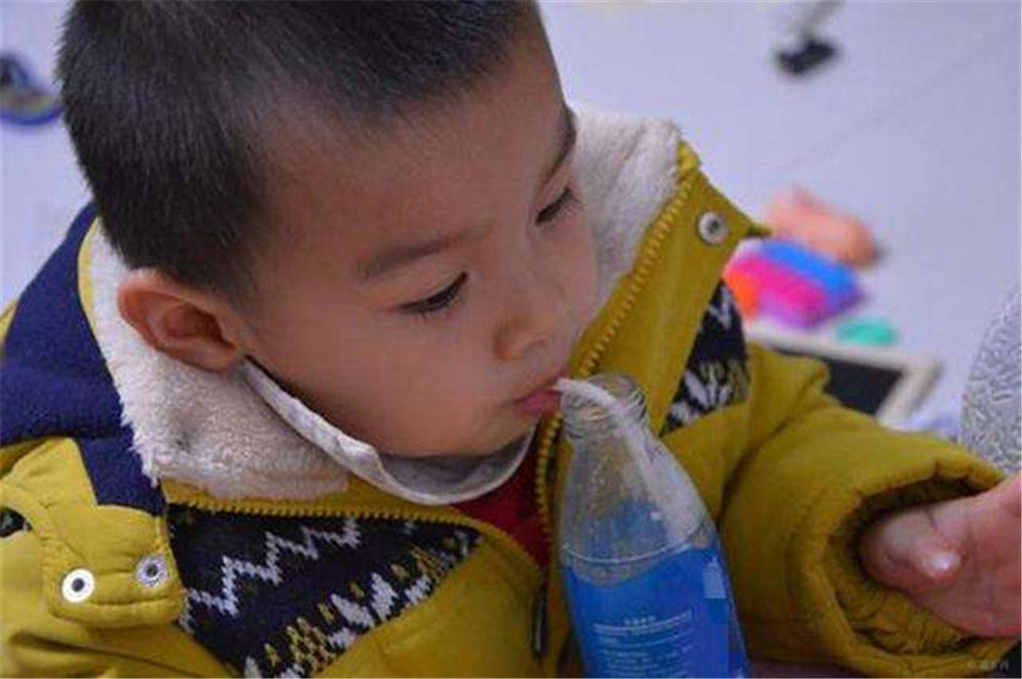 孩子|天天喝牛奶的孩子,和不爱喝牛奶的孩子,这“4大差距”很明显